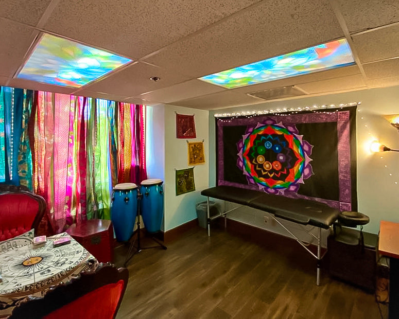 A zoomed-out shot of the whole Room of Requirement showing the beautiful, colorful tapestry decorations.