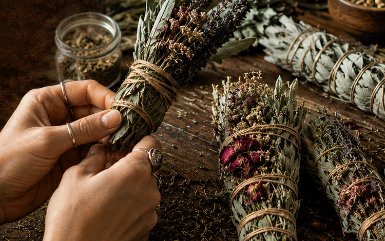 Making Herb Bundles with Darci Velez!