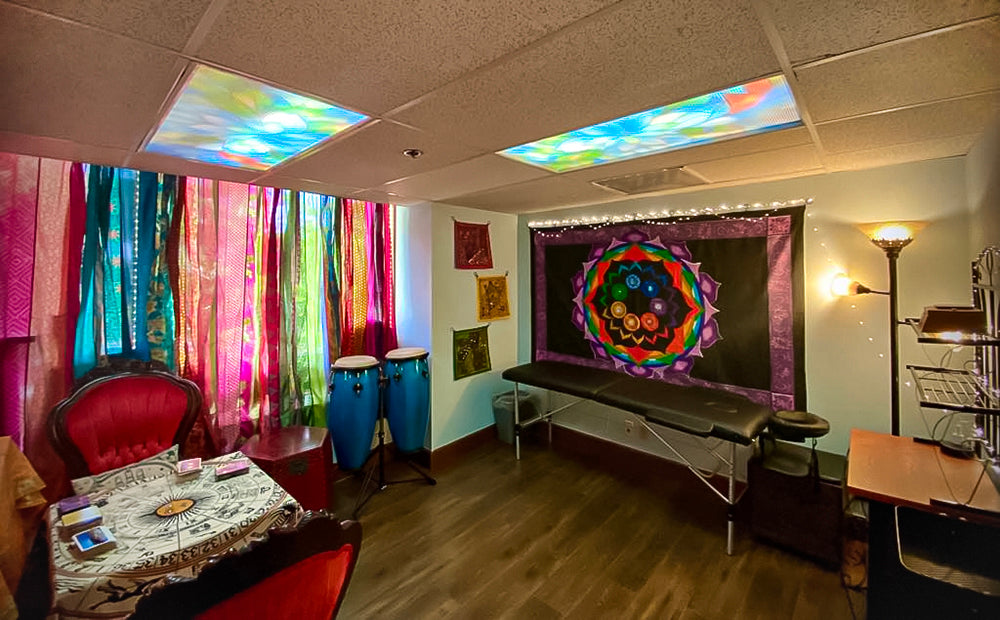 A zoomed-out shot of the whole Room of Requirement showing the beautiful, colorful tapestry decorations.